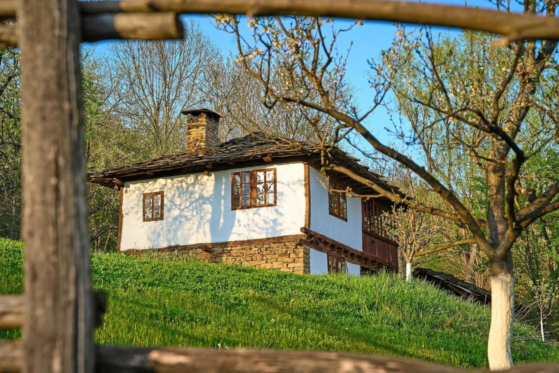 Authentic House With Stunning Mountain View - Karashka Vila Apriltsi  Exterior foto